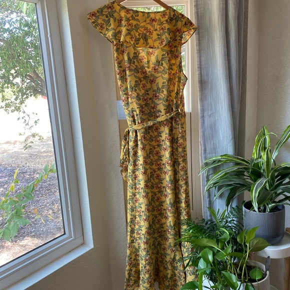 Max Studio Patterned Ruffle Wrap Midi Dress - Picture 4 of 10